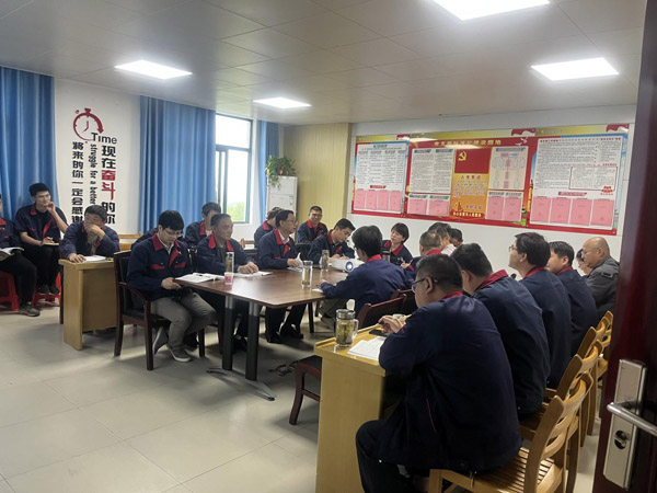 王伍升到建材研究室、建材公司調(diào)研