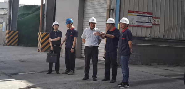 集團公司黨委委員、股份公司黨委書記、總經(jīng)理蔣培進到建材公司調(diào)研